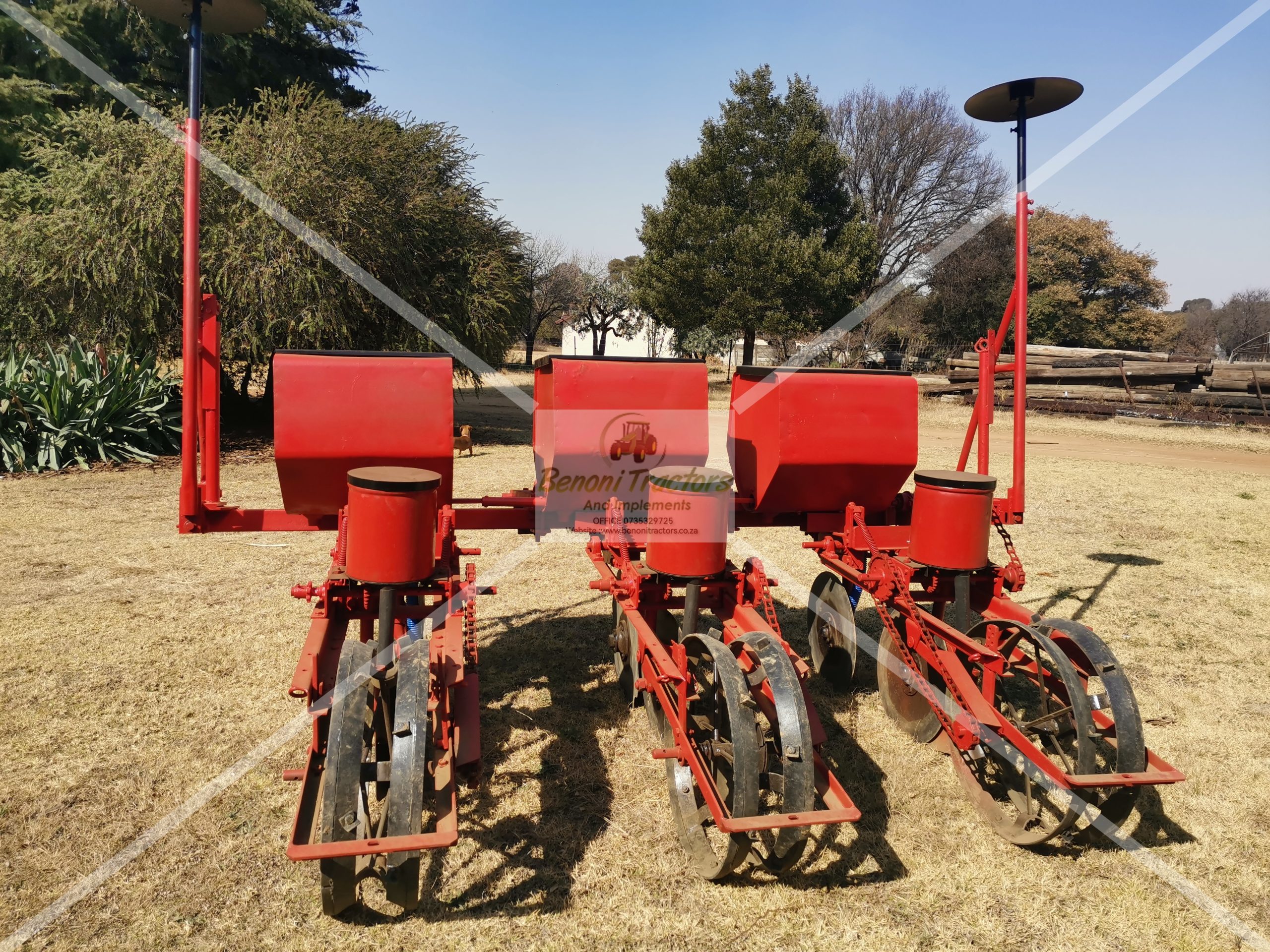 R33000 3 Row maize planter. Benoni Tractors